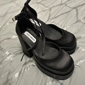 Steve Madden platforms in perfect condition